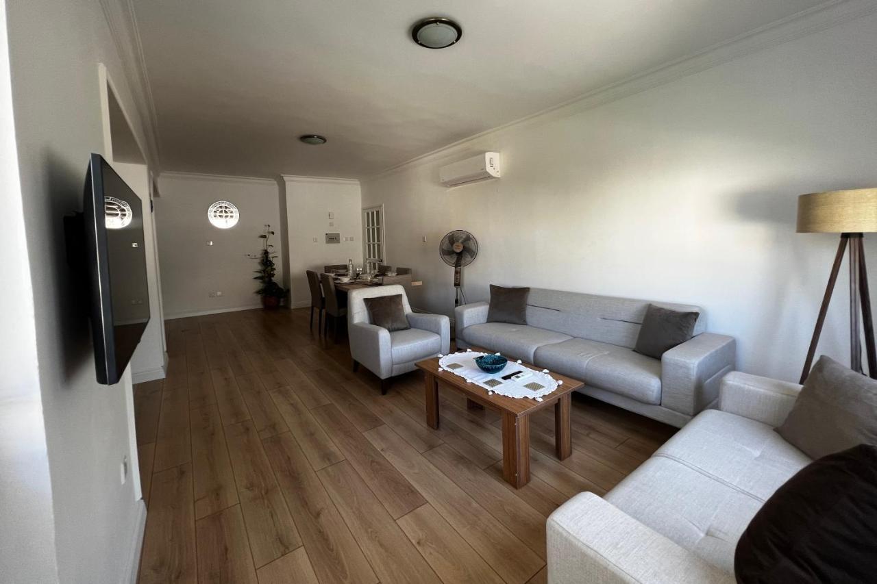 Stylish 3 Bedroom Apartment In קיירניה מראה חיצוני תמונה