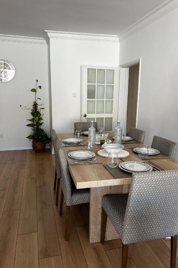 Stylish 3 Bedroom Apartment In קיירניה מראה חיצוני תמונה
