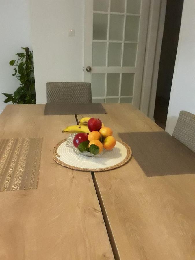 Stylish 3 Bedroom Apartment In קיירניה מראה חיצוני תמונה
