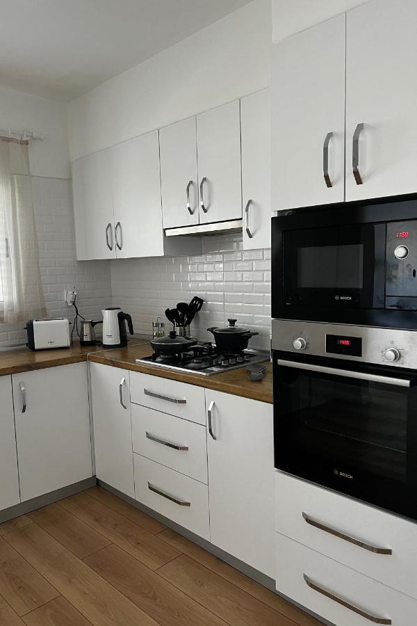 Stylish 3 Bedroom Apartment In קיירניה מראה חיצוני תמונה