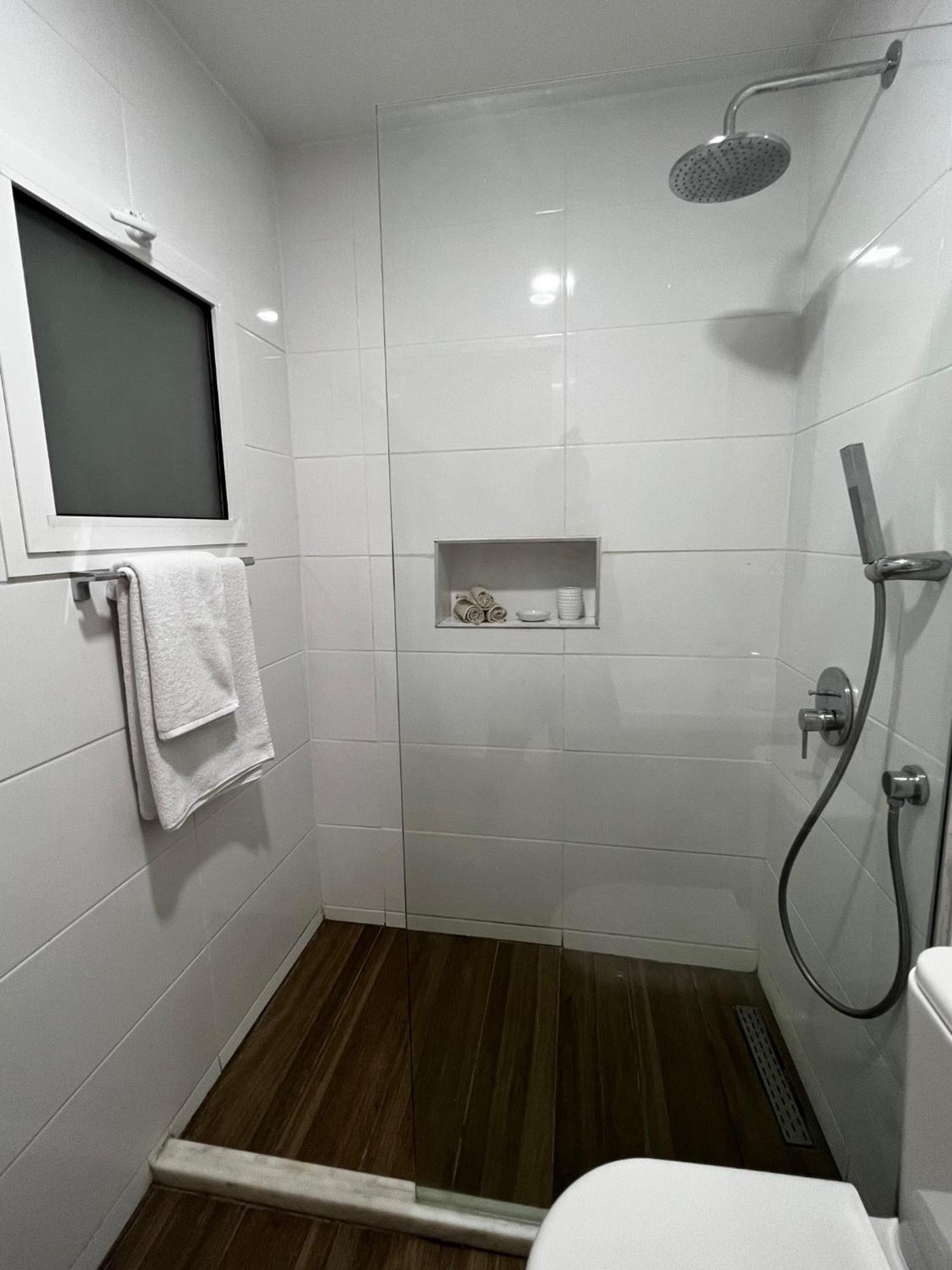 Stylish 3 Bedroom Apartment In קיירניה מראה חיצוני תמונה