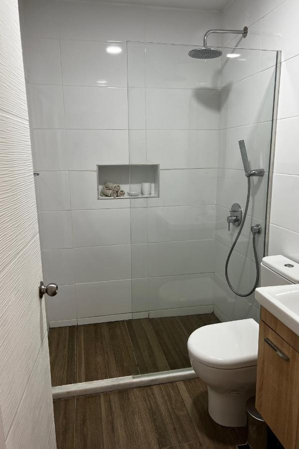 Stylish 3 Bedroom Apartment In קיירניה מראה חיצוני תמונה