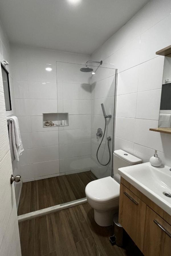 Stylish 3 Bedroom Apartment In קיירניה מראה חיצוני תמונה
