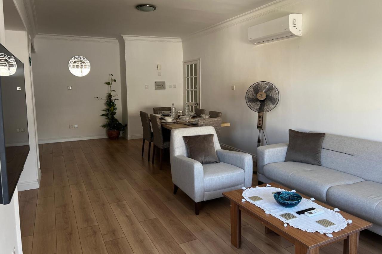 Stylish 3 Bedroom Apartment In קיירניה מראה חיצוני תמונה