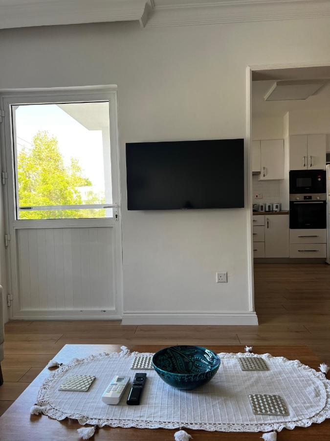Stylish 3 Bedroom Apartment In קיירניה מראה חיצוני תמונה